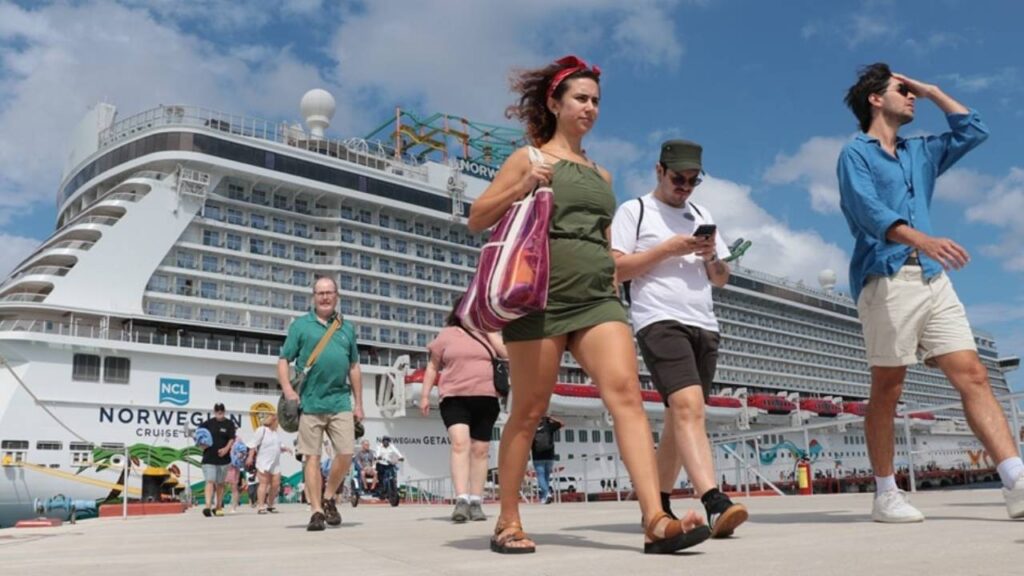 Cruceristas en el Caribe mexicano.