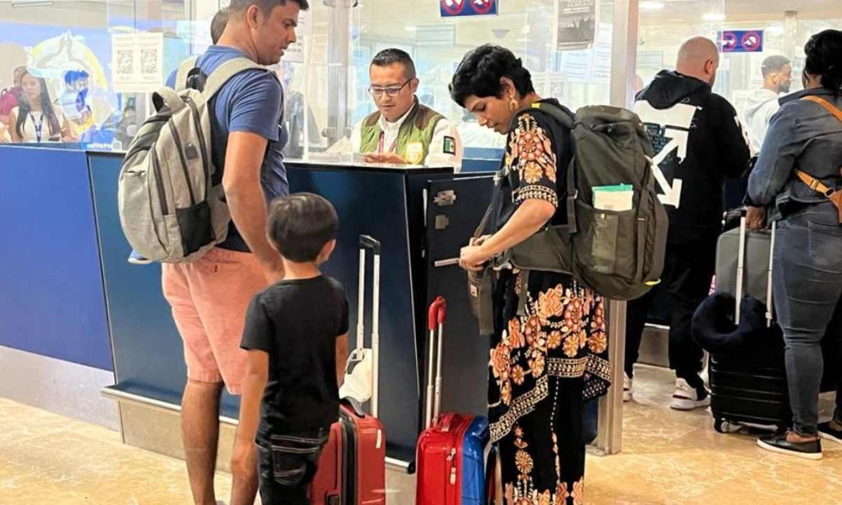 Turistas en el aeropuerto.