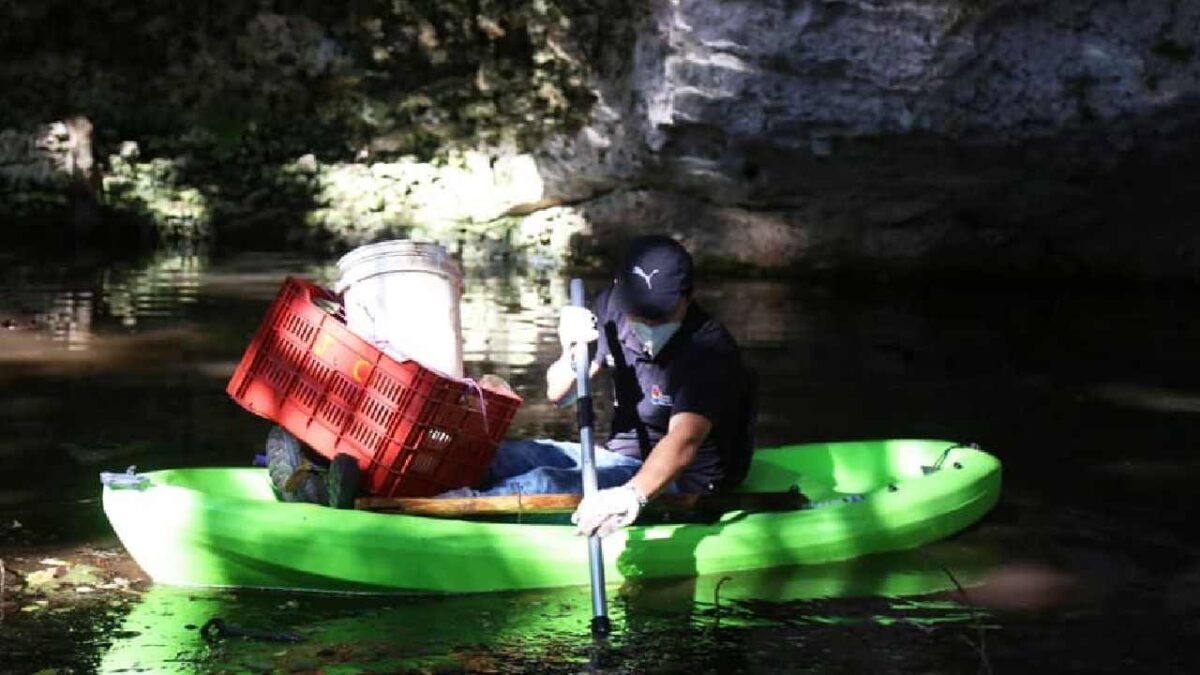 Cenote urbano en Cancún.