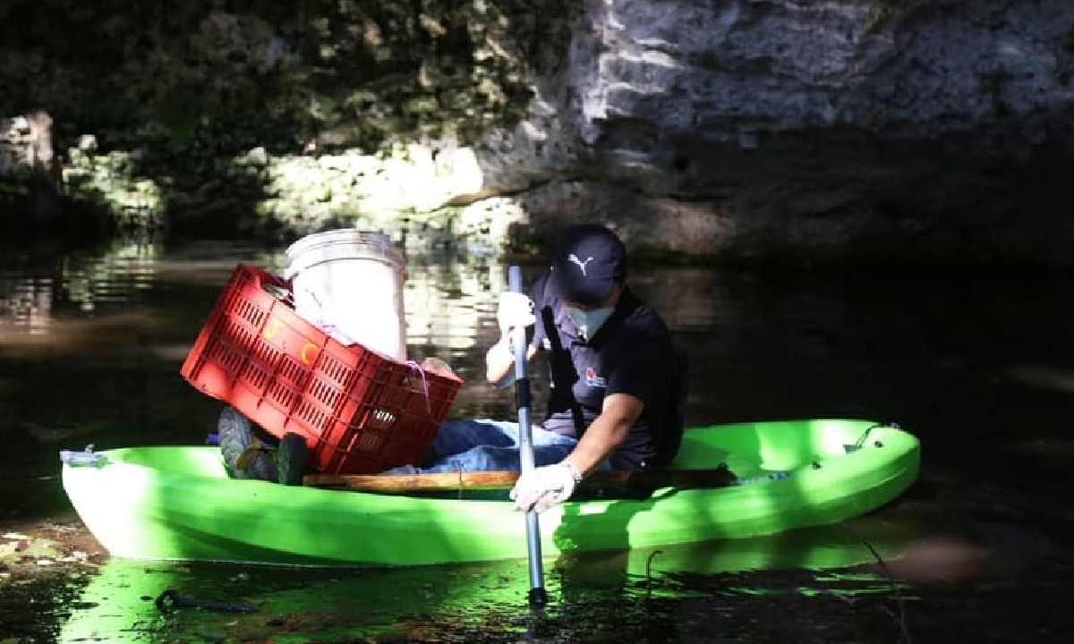 Cenote urbano en Cancún.