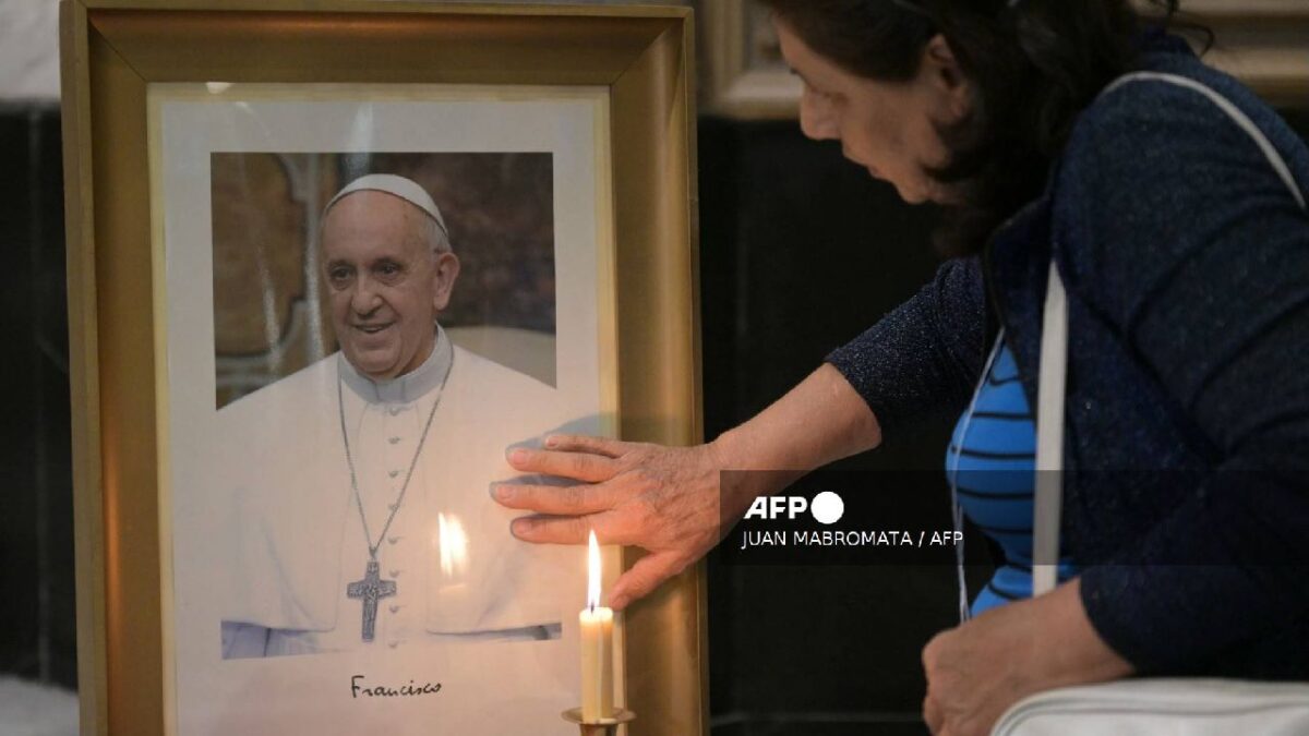 Mejora, un poco, la salud del Papa Francisco.
