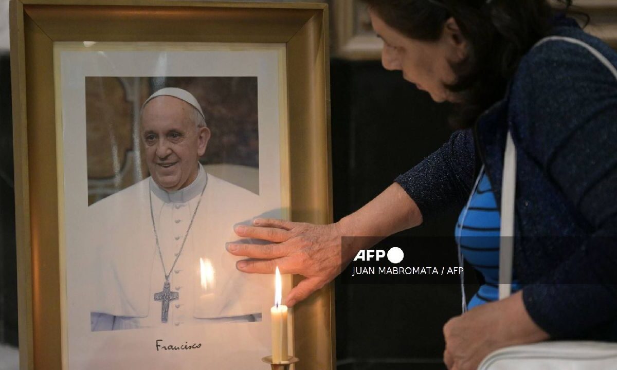 Mejora, un poco, la salud del Papa Francisco.