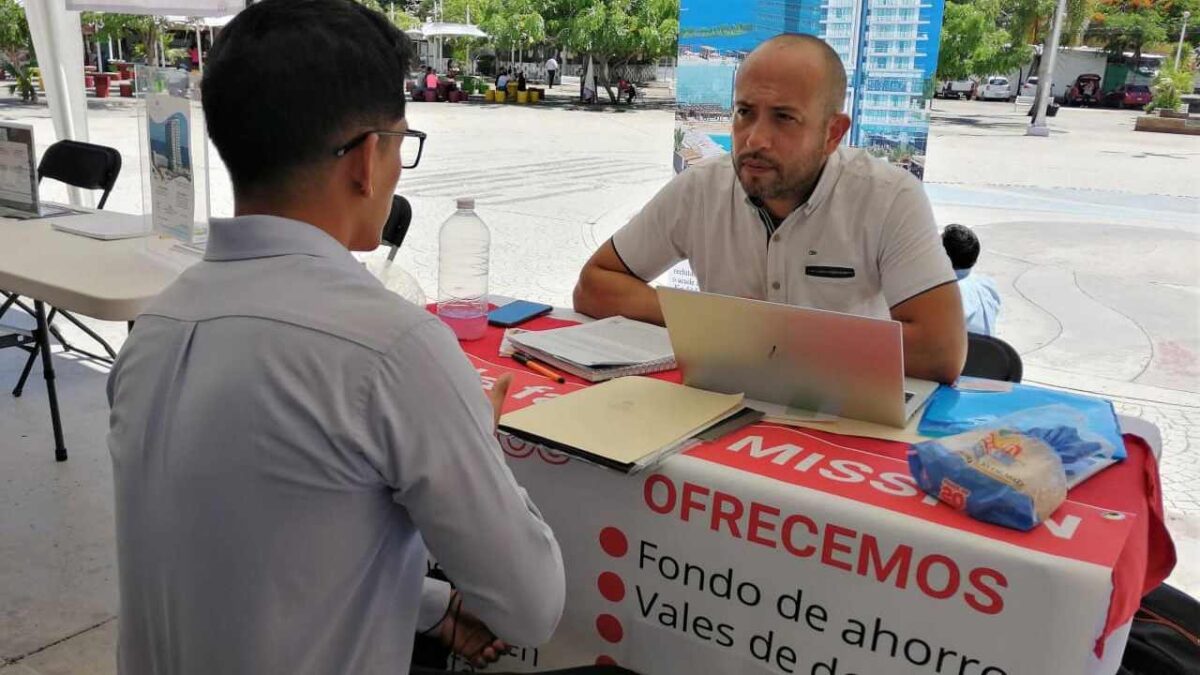 Feria de empleo en Cancún.