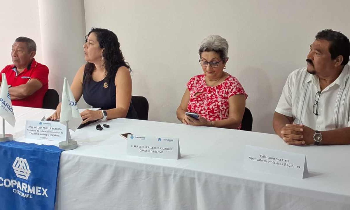 Últimas noticias. Conferencia de prensa de representantes sindicales y de la Coparmex.