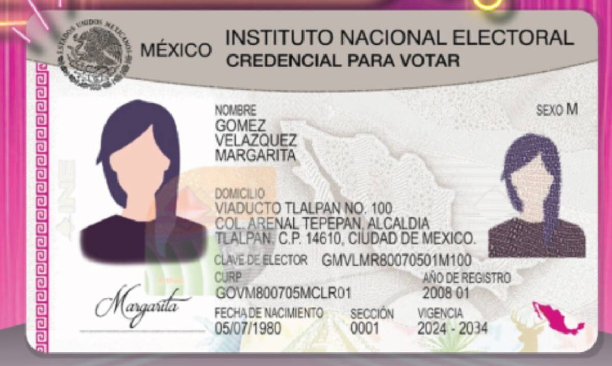 Credencial del INE.