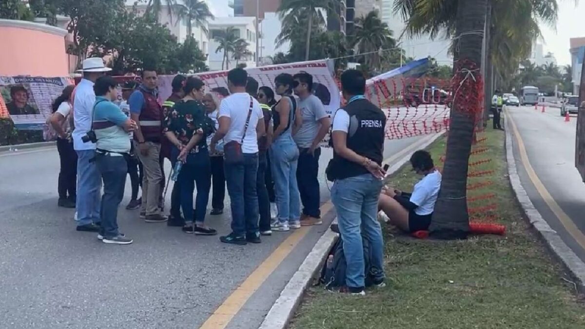 Manifestación en la zona hotelera de Cancún.