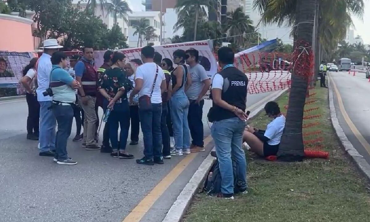 Manifestación en la zona hotelera de Cancún.