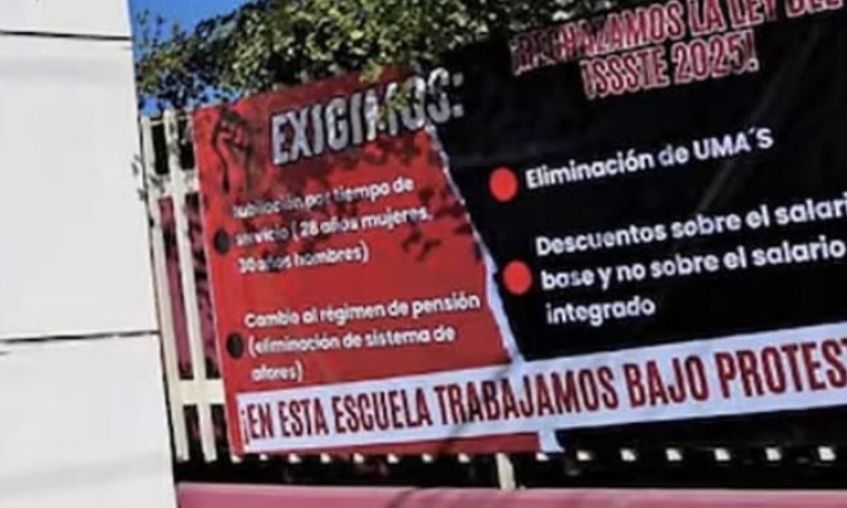 Lona de protesta contra las reformas a la ley del ISSSTE.