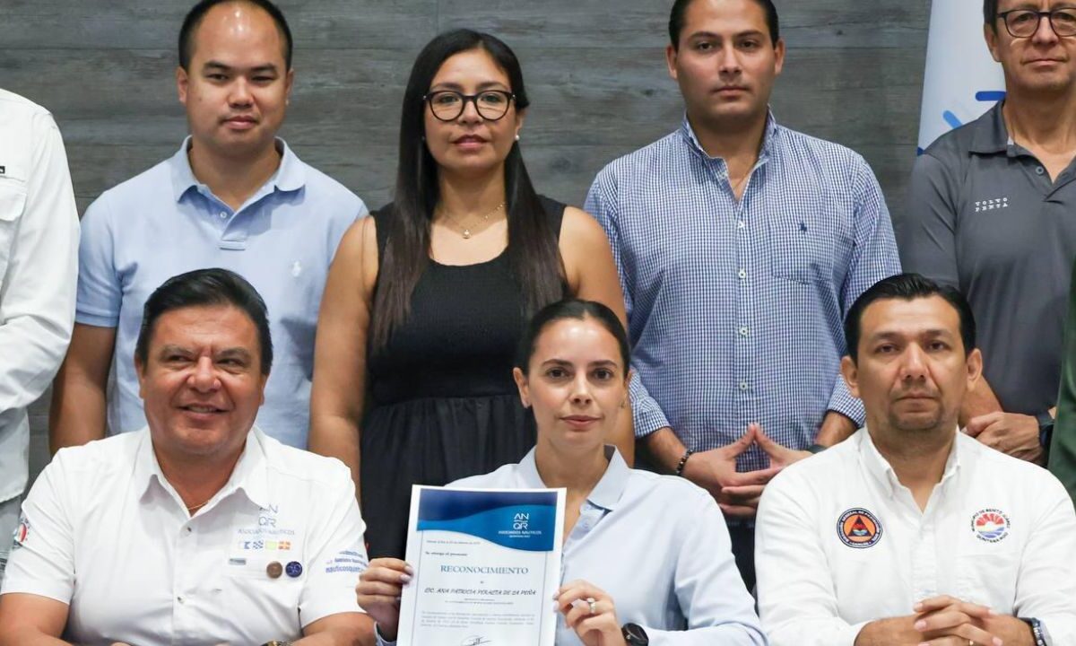 Encuentro entre la alcaldesa Ana Paty Peralta e integrantes del sector náutico.