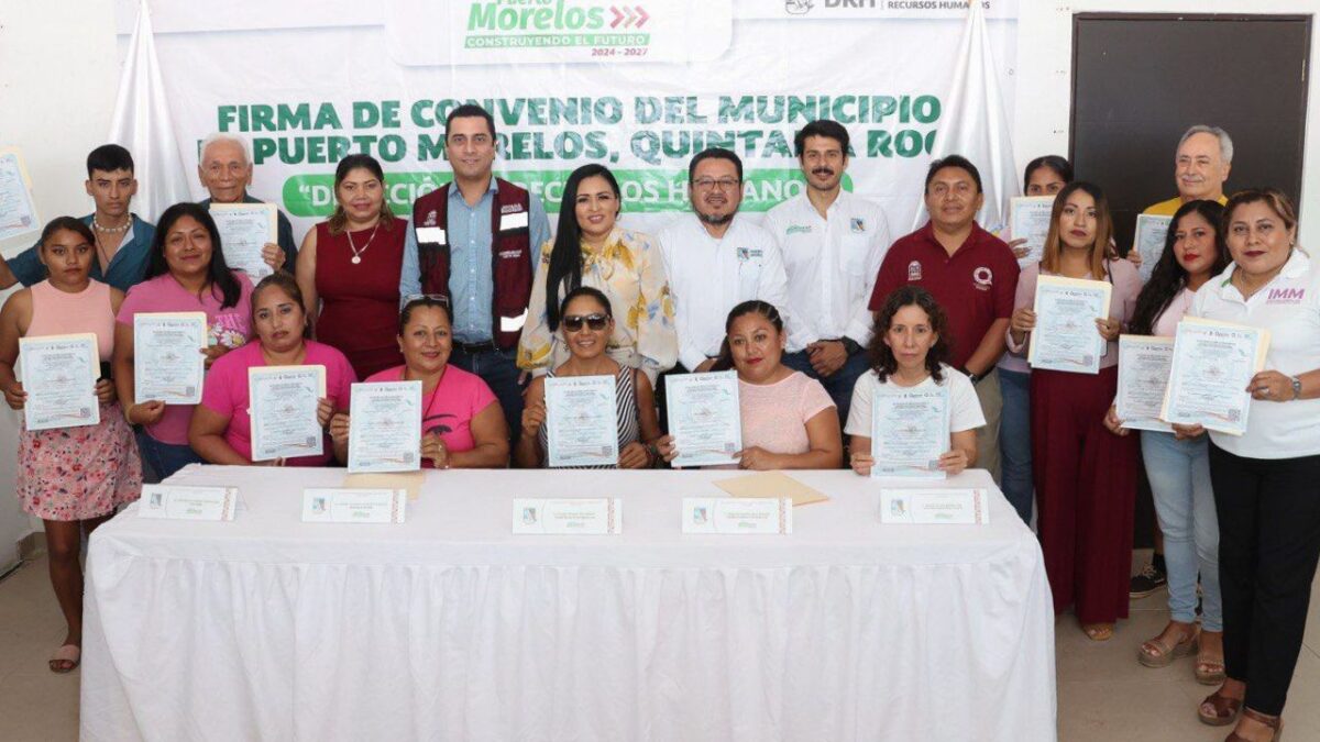 Firma de convenio en Puerto Morelos.