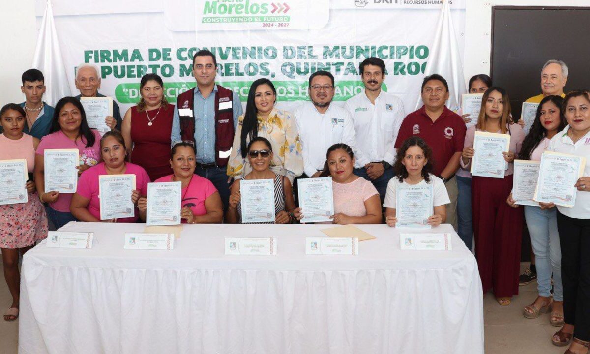 Firma de convenio en Puerto Morelos.
