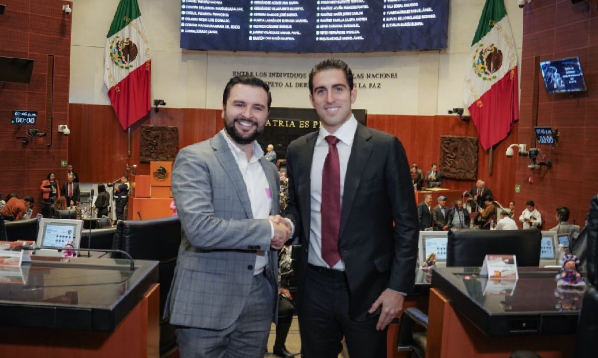 El diputado local Eric Arcila Arjona y el senador Eugenio Segura.
