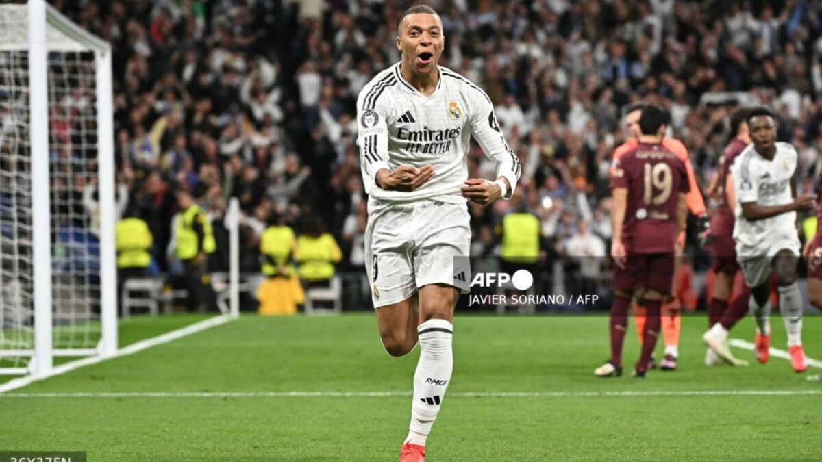 Kylian Mbappé celebra un gol con el Real Madrid en la Champions.