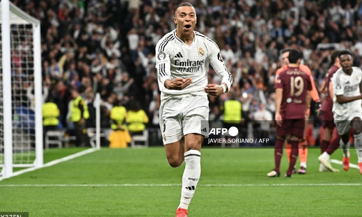 Kylian Mbappé celebra un gol con el Real Madrid en la Champions.