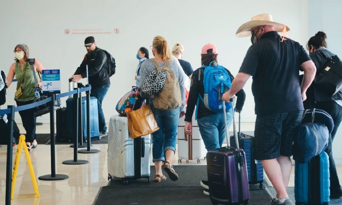 En el aeropuerto de Cancún se rechazan a extranjeros.