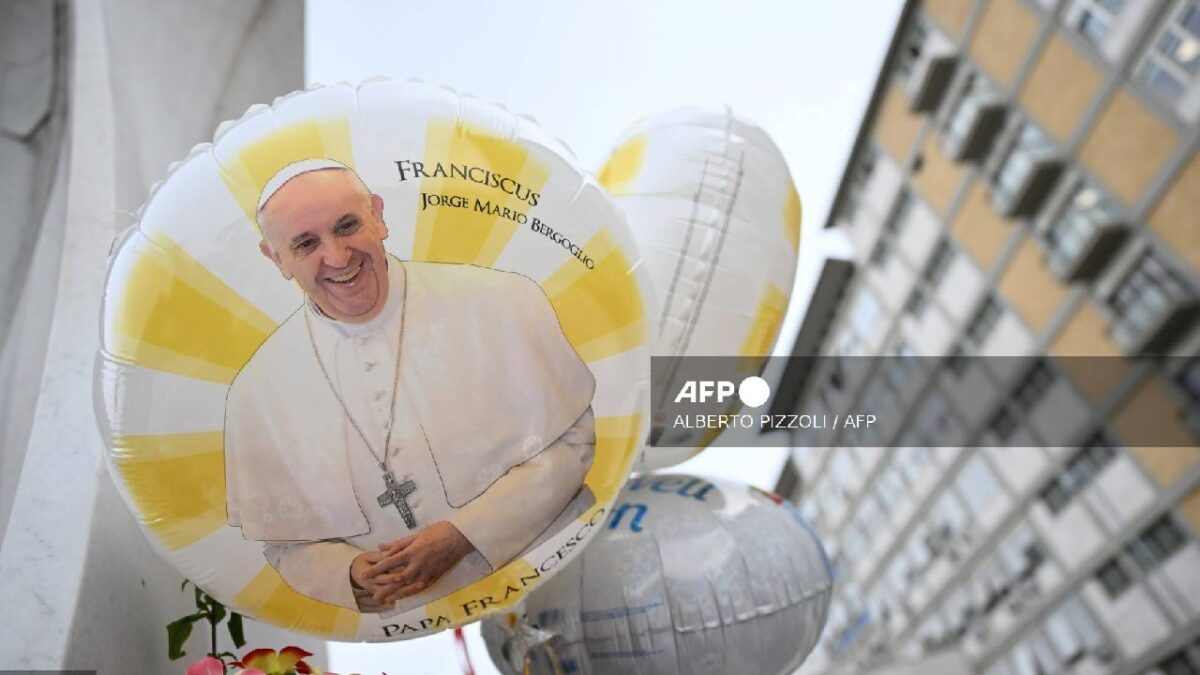 La salud del papa Francisco sigue siendo crítica.