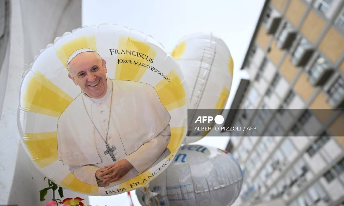 La salud del papa Francisco sigue siendo crítica.