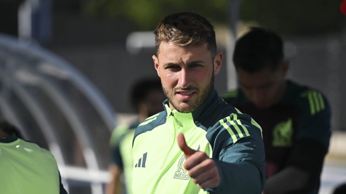 Santiago Giménez es seleccionado nacional.