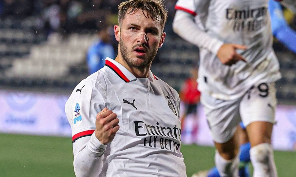 El delantero mexicano Santiago Giménez.