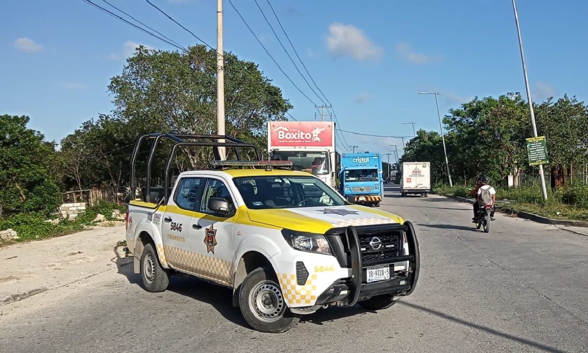Continúan cierres viales en Cancún.