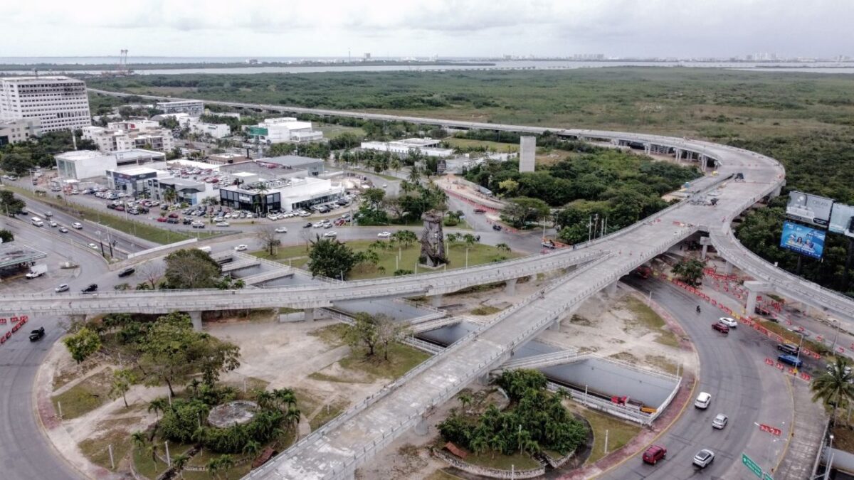 Continúan cierres viales en la ciudad.