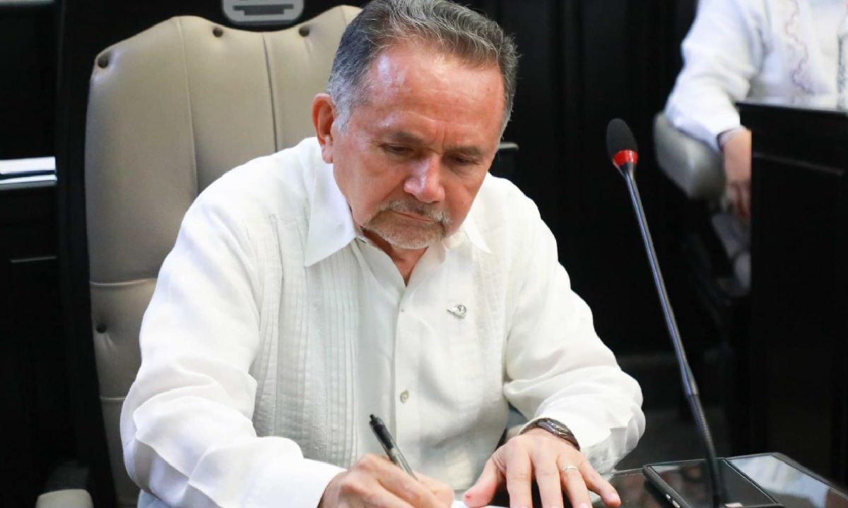 El diputado José Luis Pech Várguez.