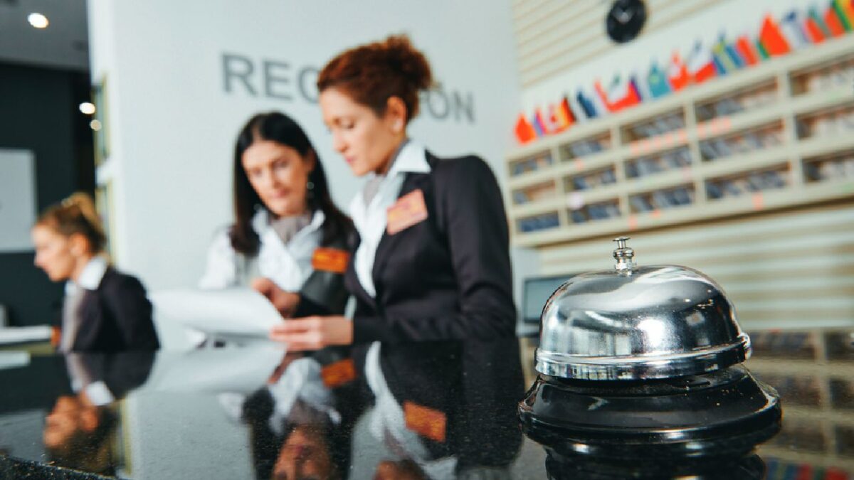 "Claroscuros" en la industria turística para las mujeres.