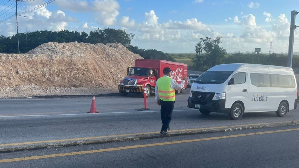 Continúan algunos cierres viales en la ciudad.