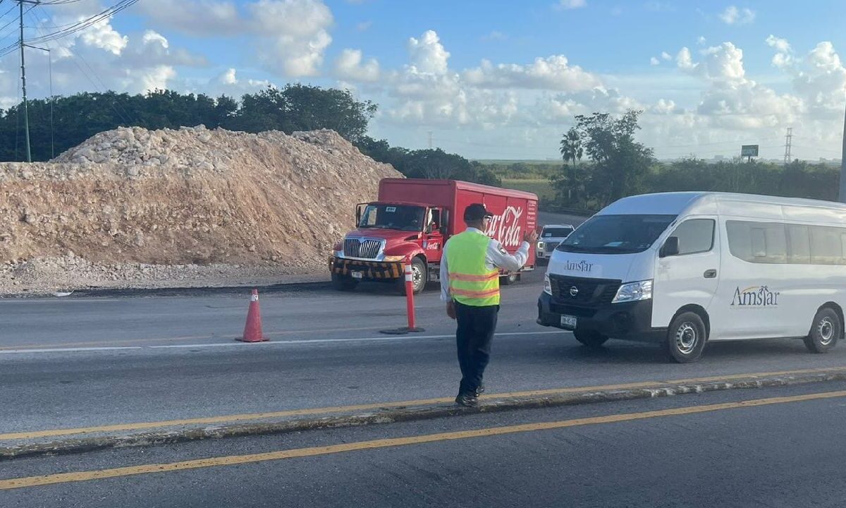 Continúan algunos cierres viales en la ciudad.
