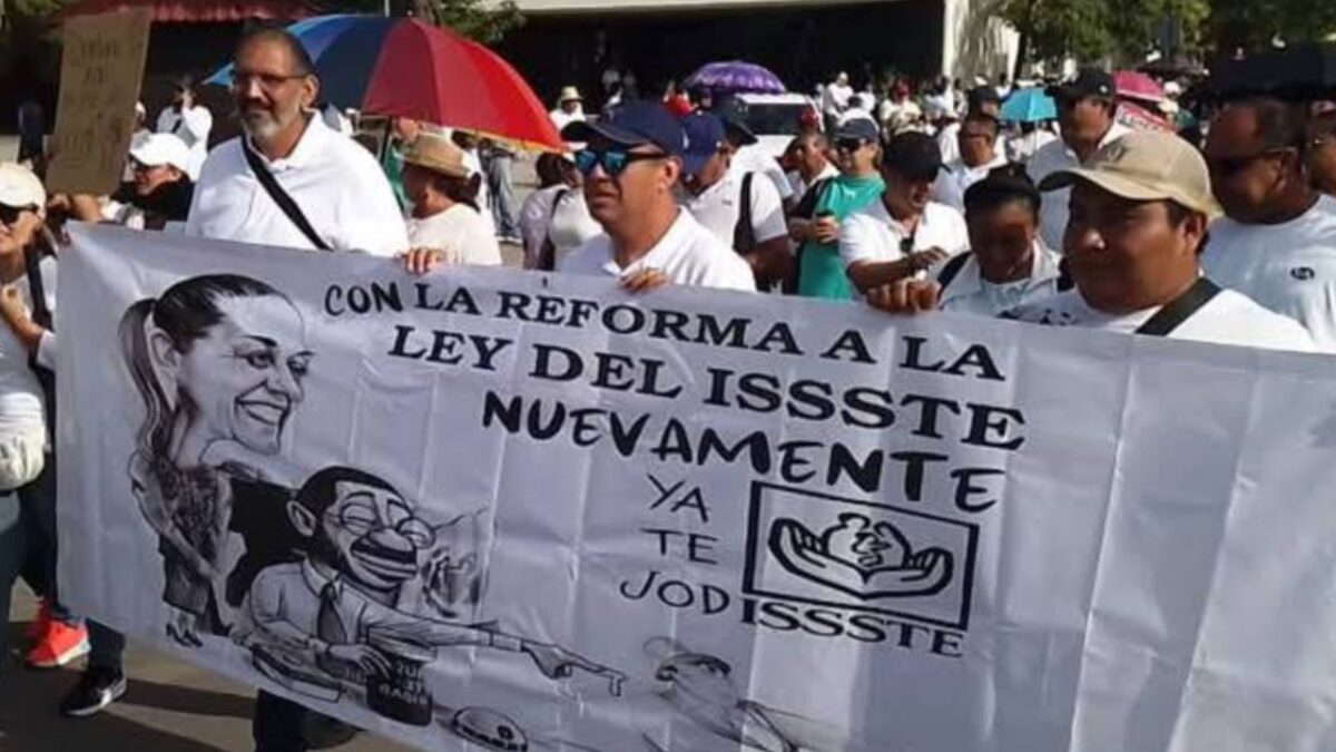 Marcha de maestros en Chetumal.