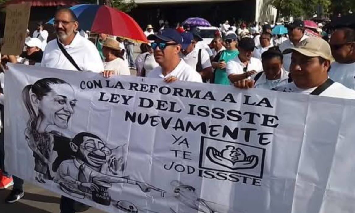 Marcha de maestros en Chetumal.