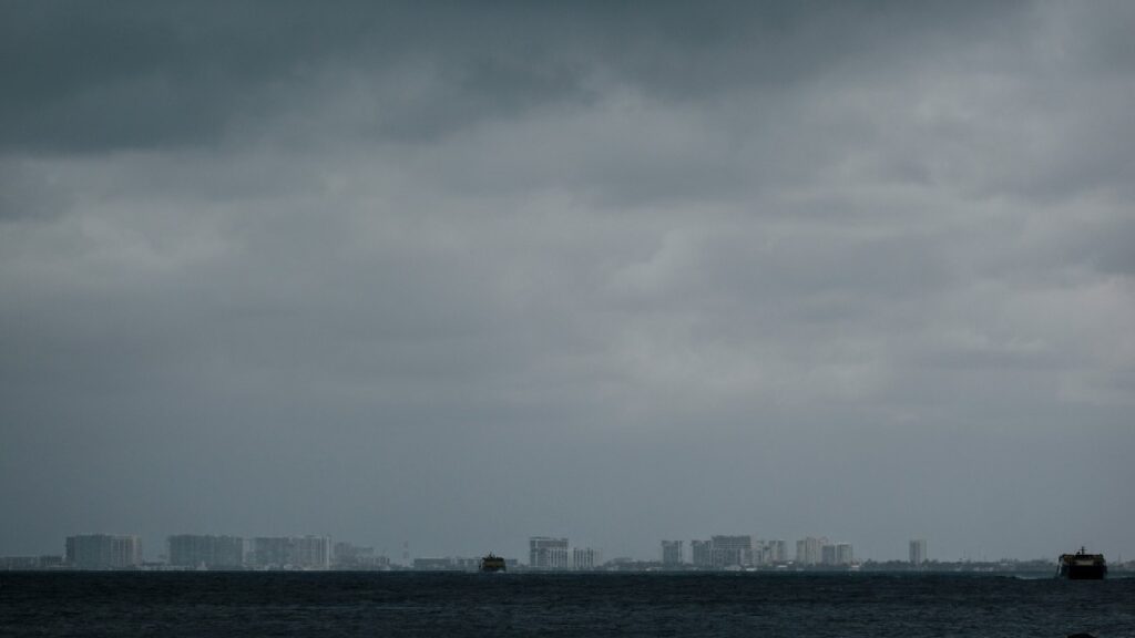 Cielo nublado en Cancún.