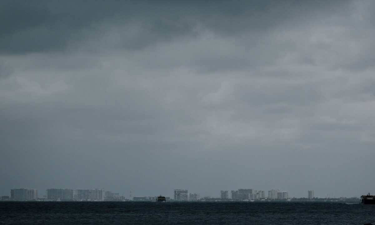 Cielo nublado en Cancún.