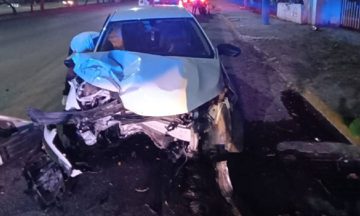 El aparatoso accidente dejó solo daños.