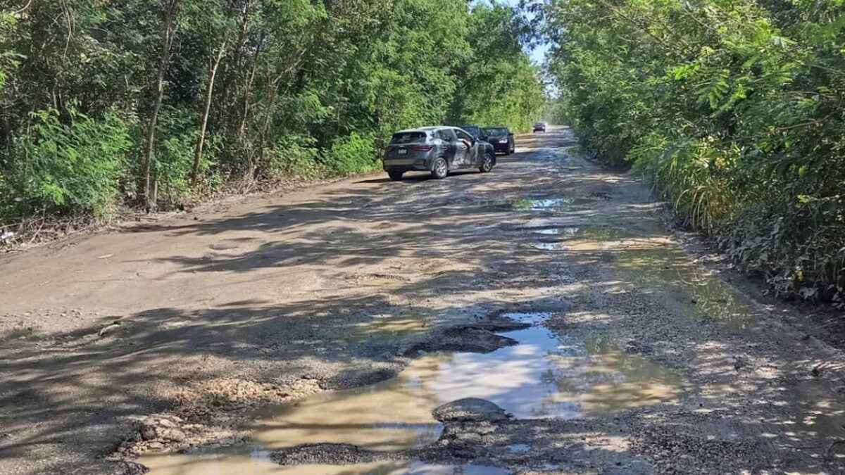 Tramo carretero de Kantunilkín, en mal estado.