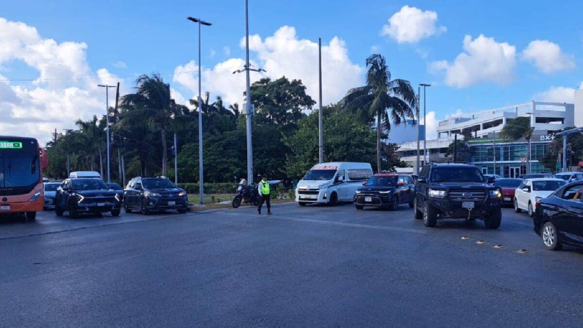 Continúan cierres viales en la ciudad.