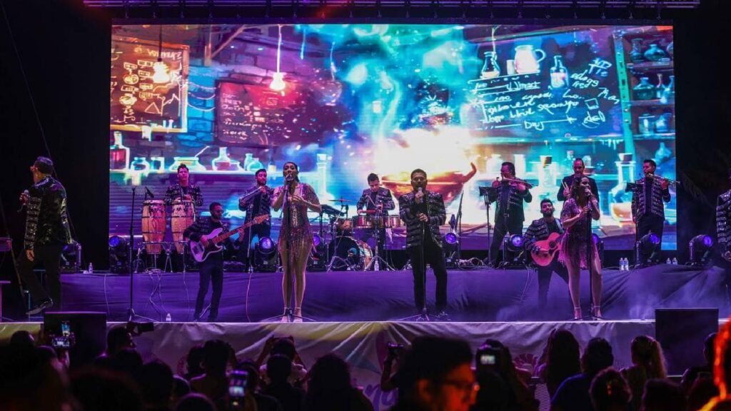 El carnaval de Cancún sigue.