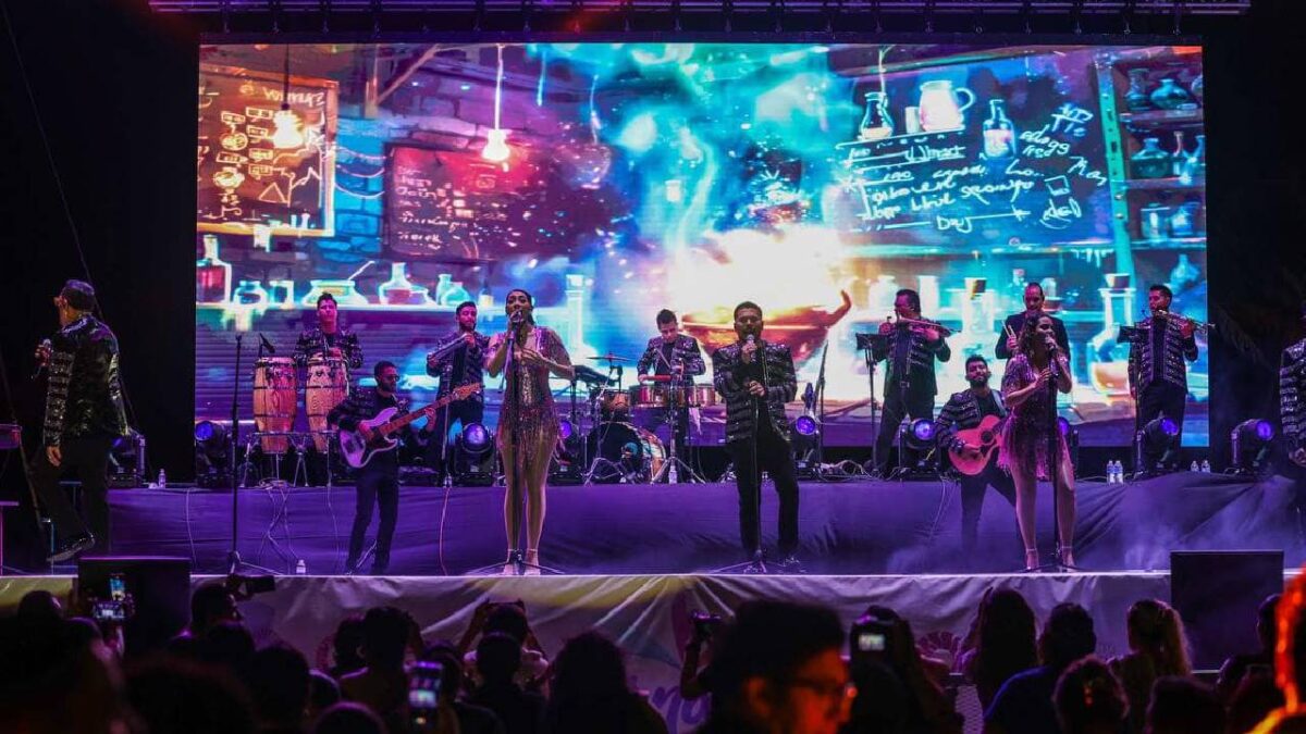 El carnaval de Cancún sigue.