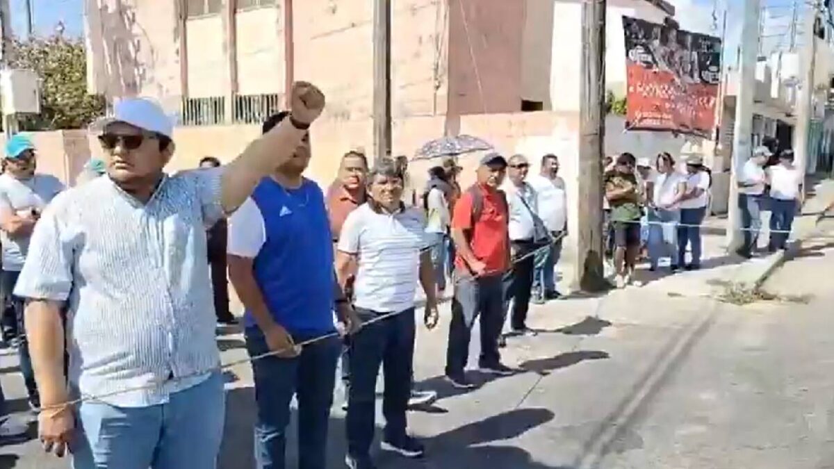 Maestros protestan en Chetumal.