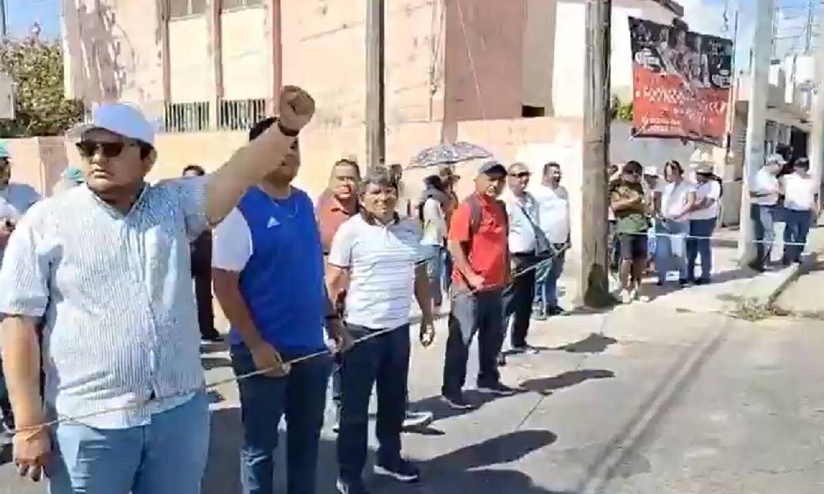 Maestros protestan en Chetumal.