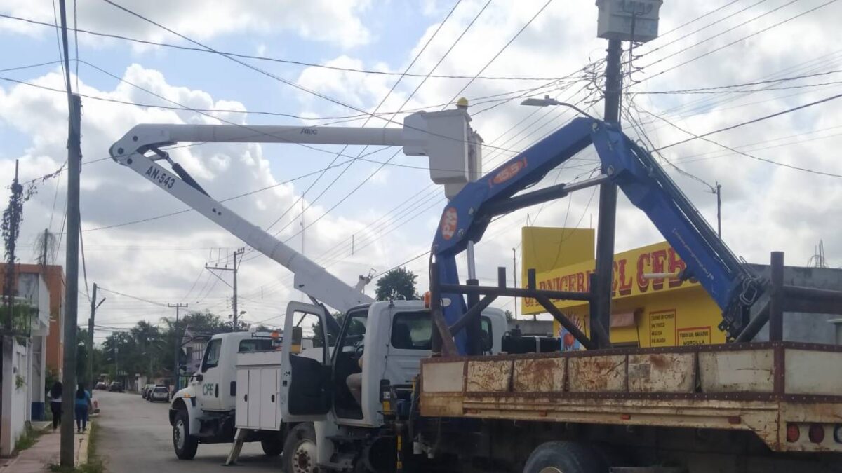 Mantenimiento a la red eléctrica en comunidades.