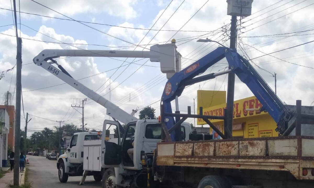 Mantenimiento a la red eléctrica en comunidades.