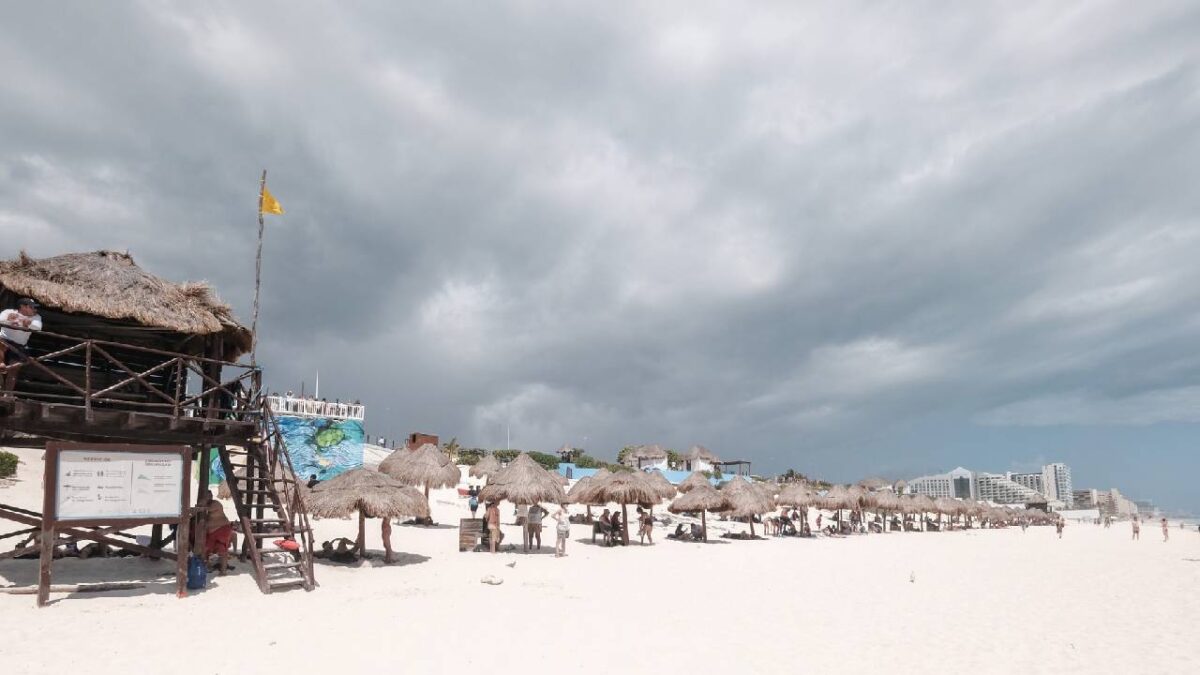 El clima en Quintana Roo será caluroso con posibilidad de lluvias.