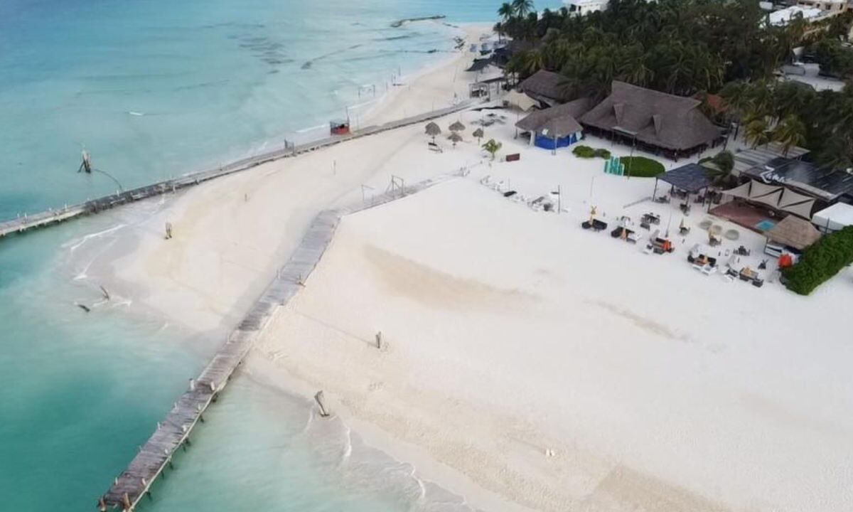 Limpieza de playas en Isla Mujeres.