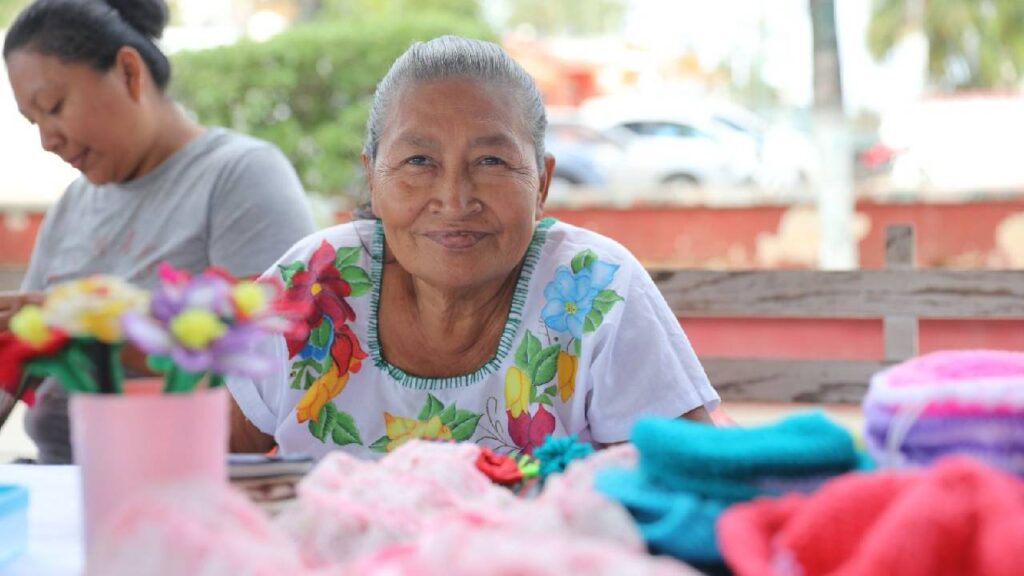 Priorizan a la mujer artesana en Lázaro Cárdenas.