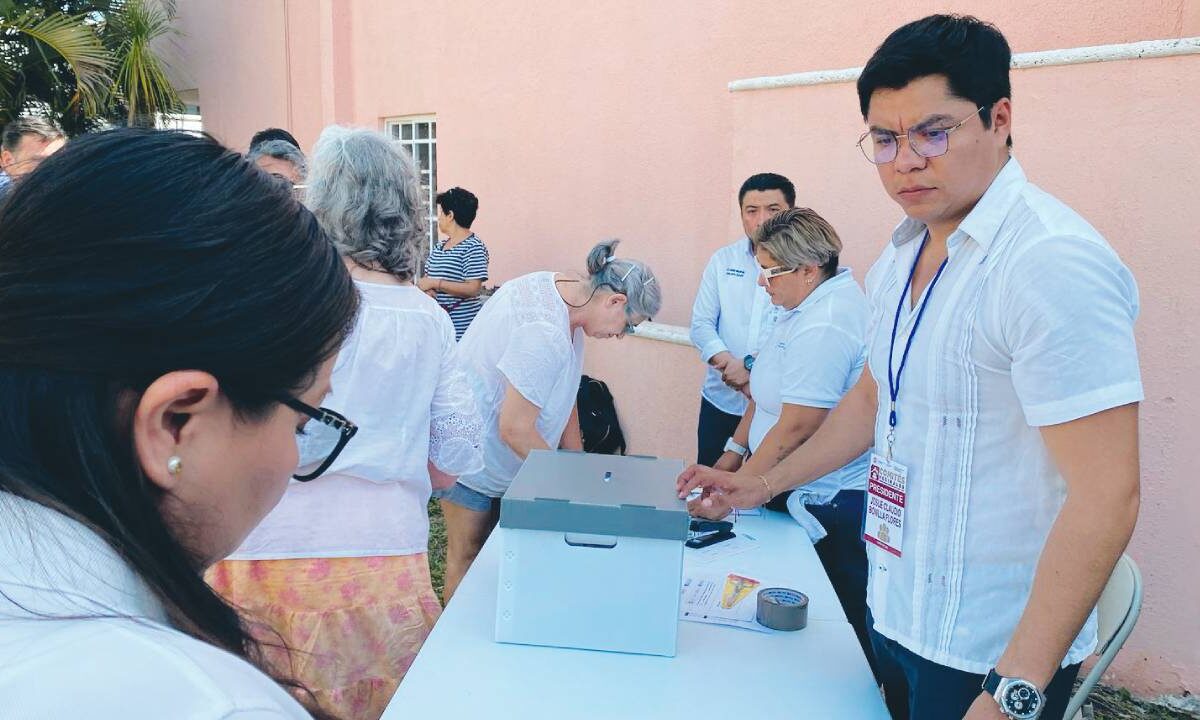 Reunión vecinal en Cancún.