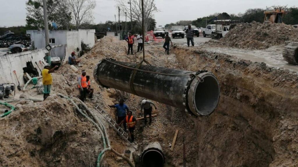 Obras de conexión de agua potable en Quintana Roo.