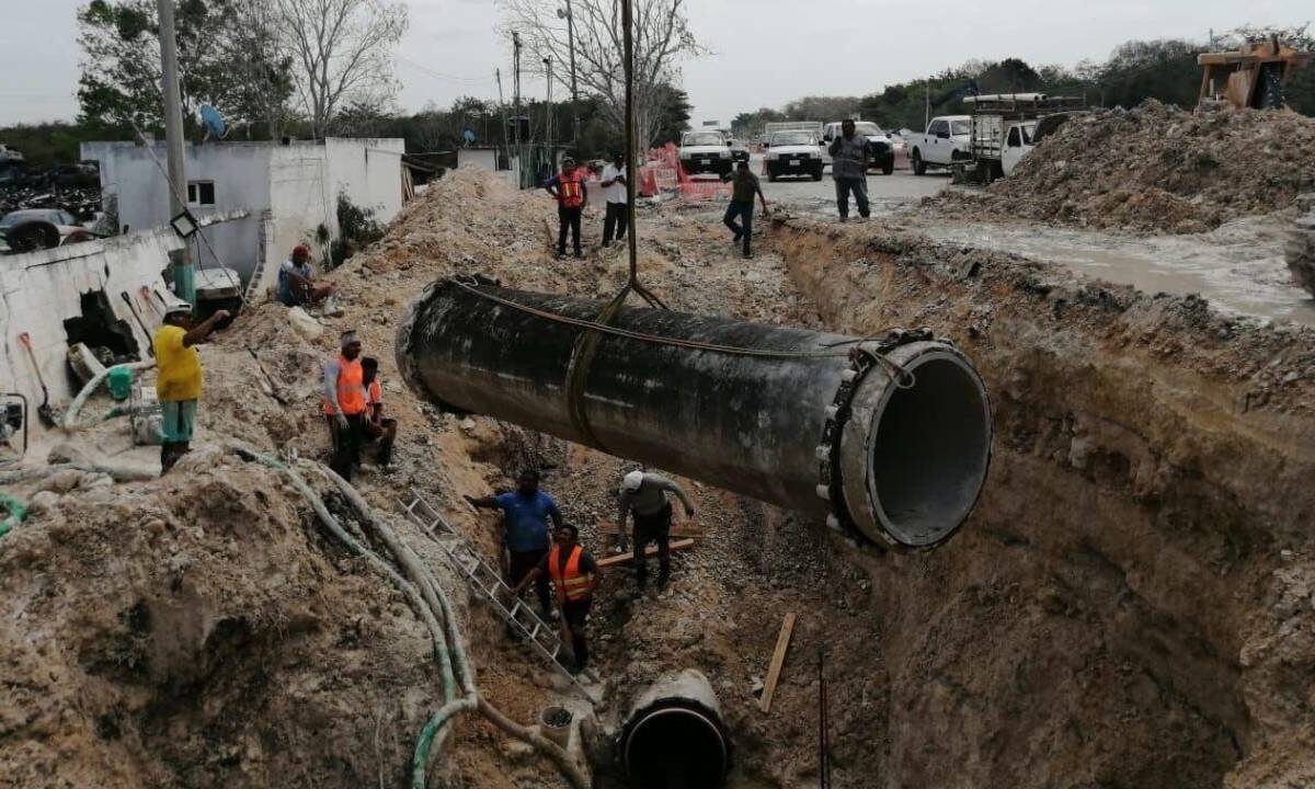 Obras de conexión de agua potable en Quintana Roo.