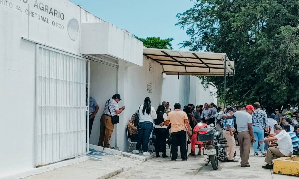 Ejidatarios en el Tribunal Unitario Agrario, con sede en Chetumal.