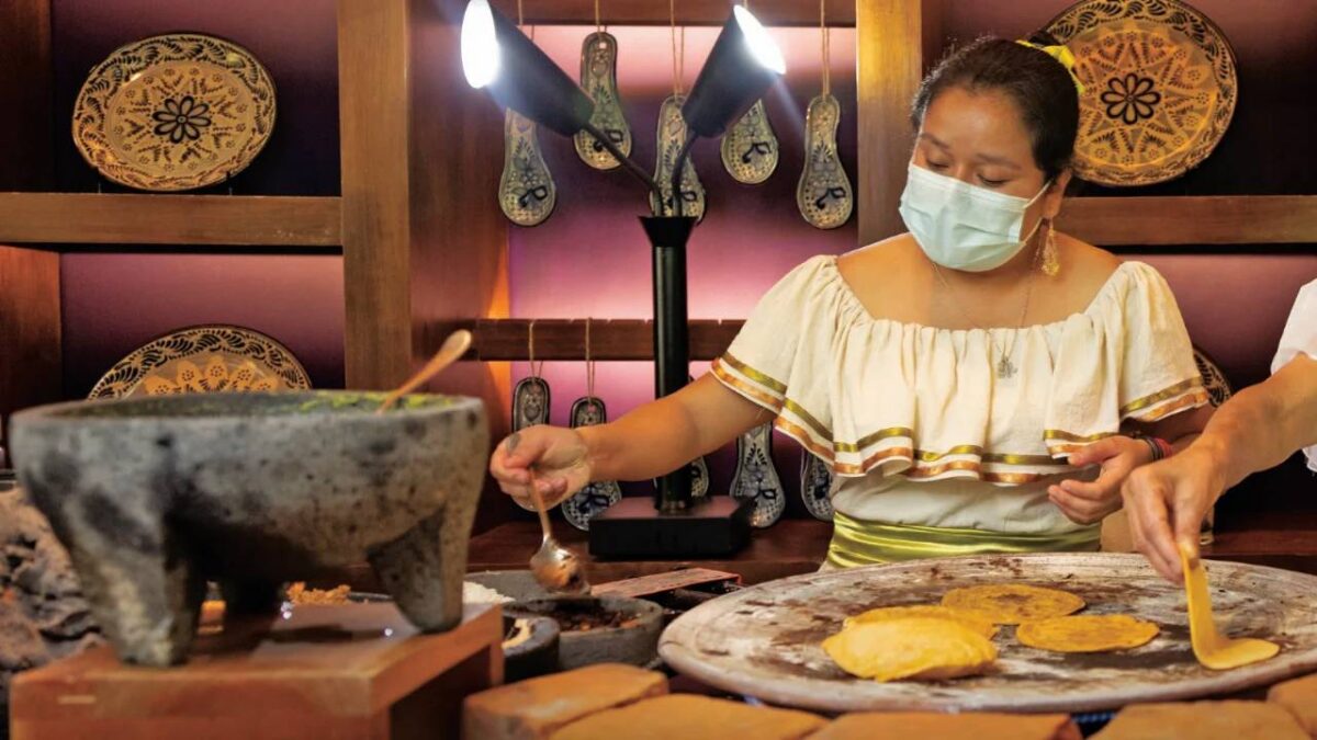 Cocinera tradicional de Quintana Roo.
